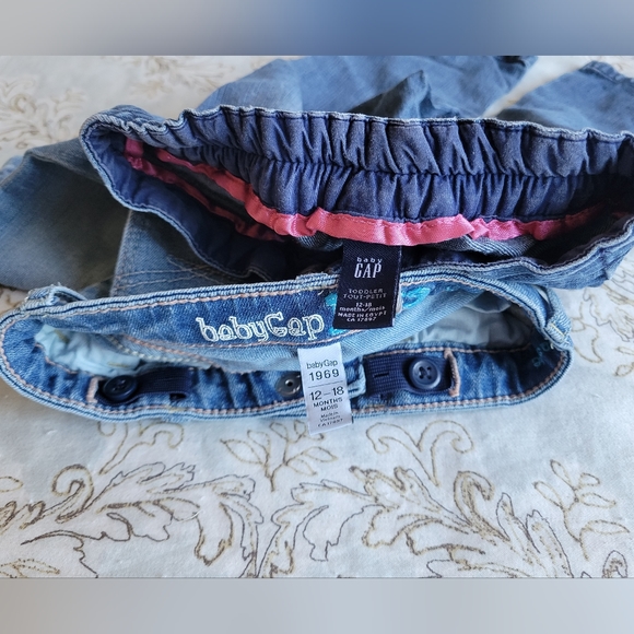 Girls 12-18 Months Bundle. Baby Gap, Old Navy Arizona Jeans. EUC - Picture 9 of 9